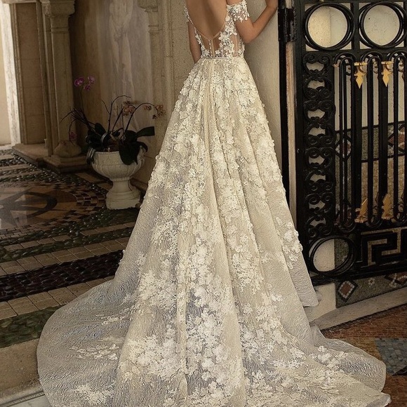 Berta 19-02 Wedding Bridal gown - Picture 3 of 5